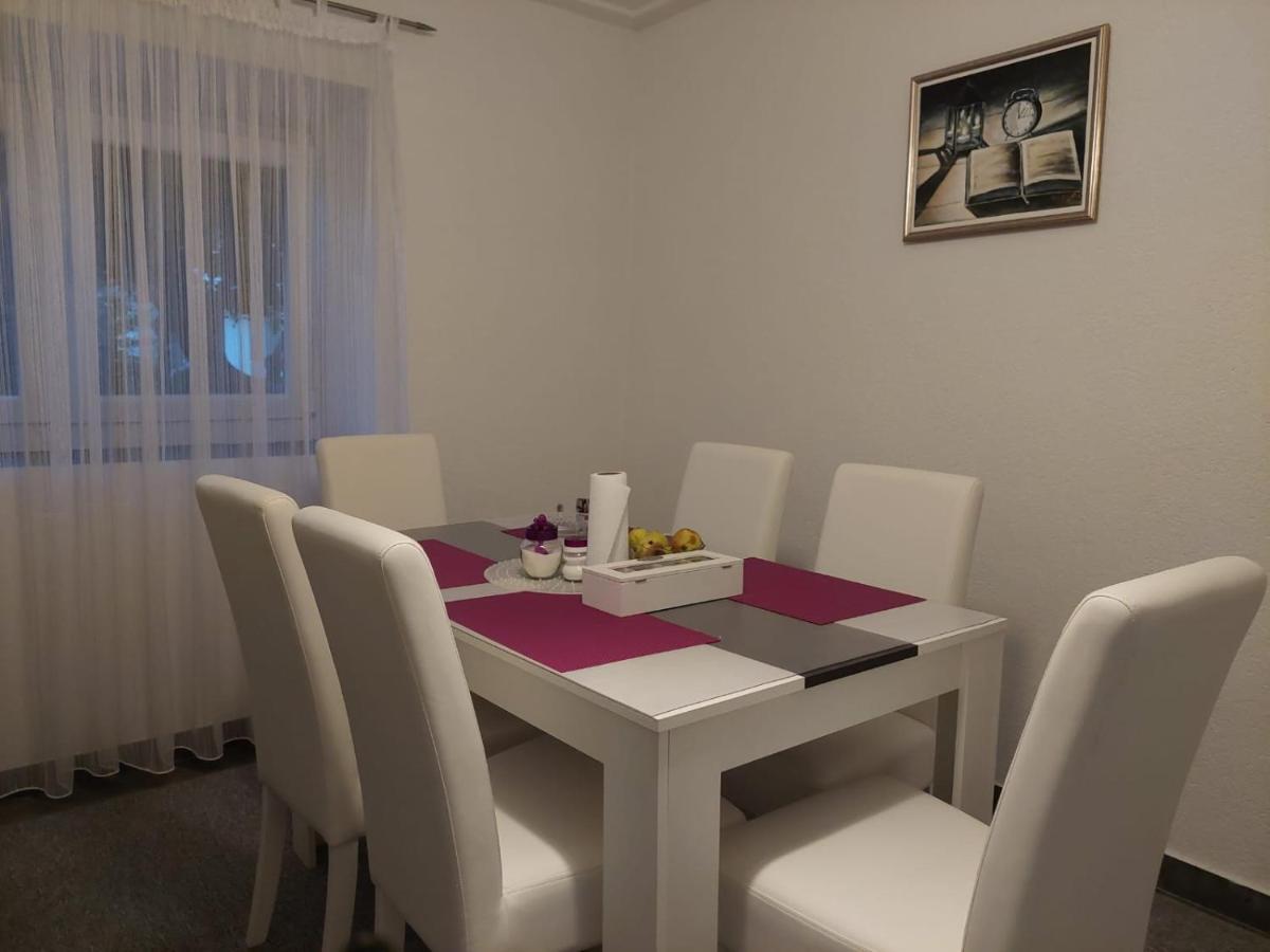 Apartman Amelaa Kulen Vakuf Esterno foto