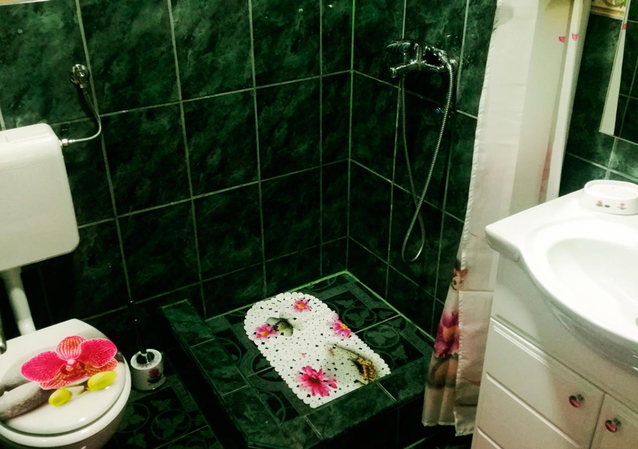 Apartman Amelaa Kulen Vakuf Esterno foto